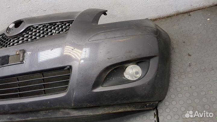 Бампер передний Toyota Yaris, 2010
