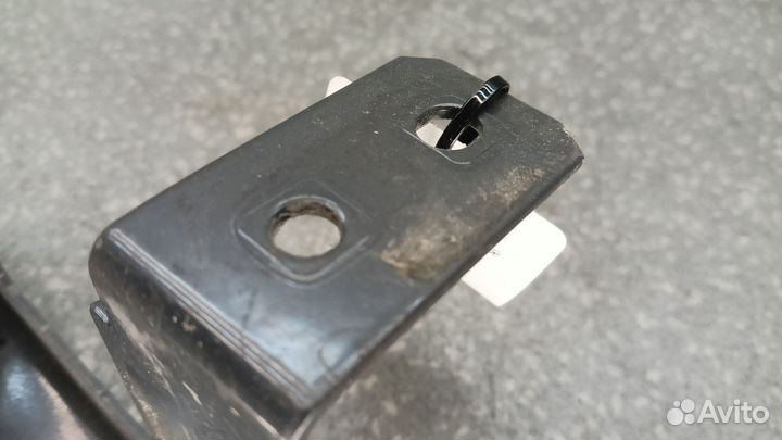 1747536 Кронштейн монтажный scania скания