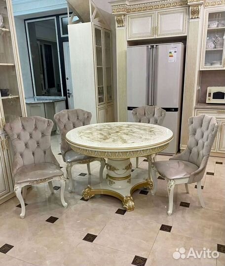 Столы и стулья. Комплект