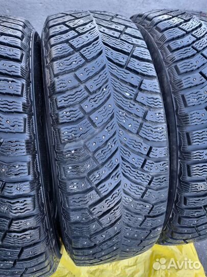 Michelin X-Ice North 4 215/65 R16