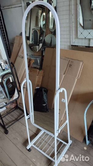 Напольное зеркало цвет белый и черный