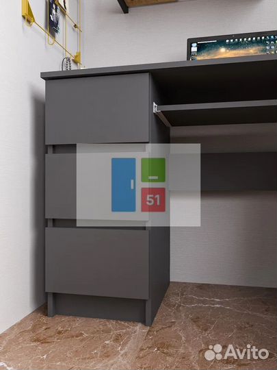 Письменный стол