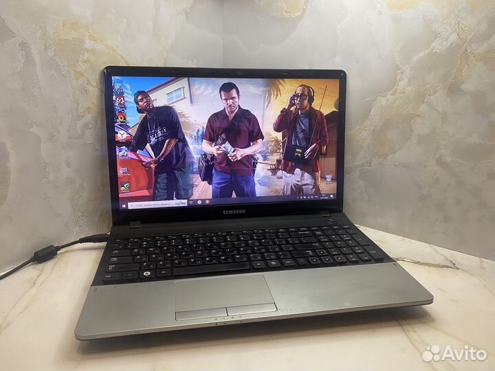 Игровой ноутбук i5/8Gb/Ssd+hdd Samsung