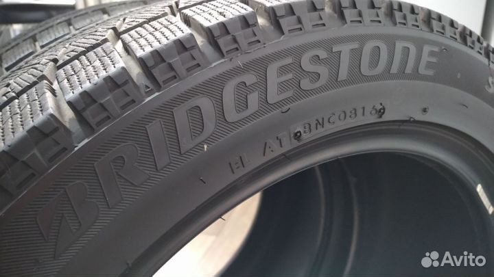 Bridgestone Blizzak VRX 245/45 R17 95S