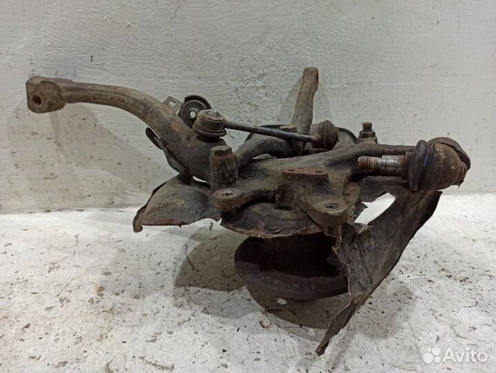 Кулак передний правый A1403320802