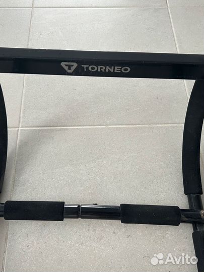 Турник дверной накладной Torneo A-900