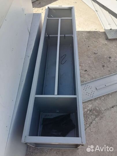 Ящик для одежды металлический