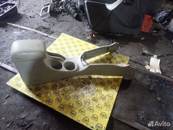 Консоль для tagaz Vega 2009-2012 подлокотник