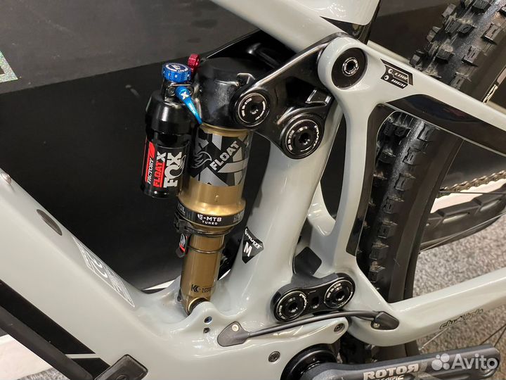 2023г E-mtb Pivot Shuttle SL Pro X01