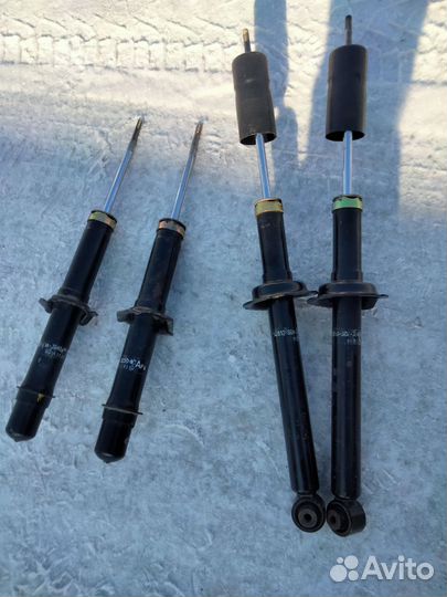 Амортизаторы передние и задние на Хонда Торнео