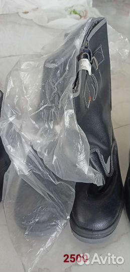 Сапоги зимние и резиновые рабочие