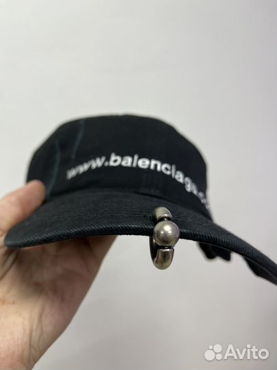 Кепка balenciaga с пирсингом (топ 2024)