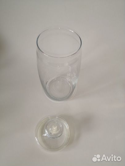 Банка с крышкой