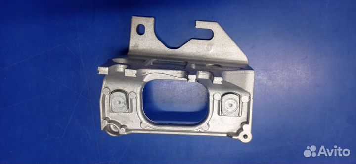 Кронштейн опоры двигателя Renault