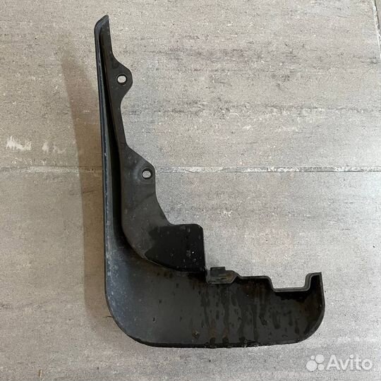 Брызговик передний левый Toyota Highlander II