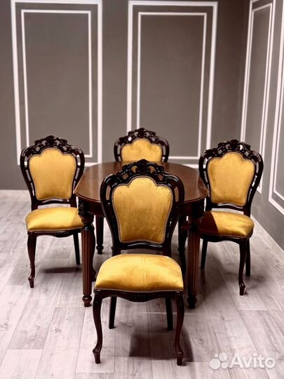 Стол и стулья для кухни. В наличии