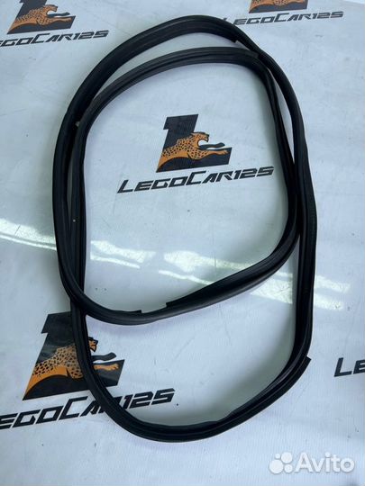 Уплотнительная резинка багажника Toyota Celsior