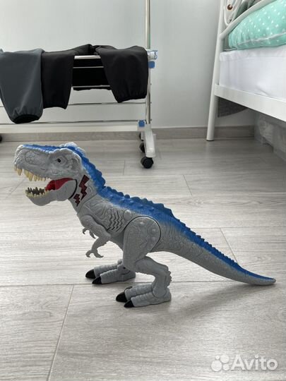 Динозавр на батарейках