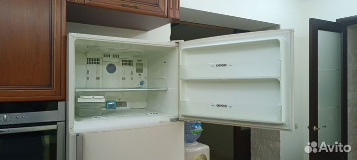 Холодильник Sharp SJ-P691N-BE