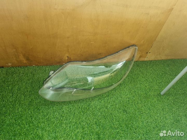 Стекла правое левое на форд фокус 3