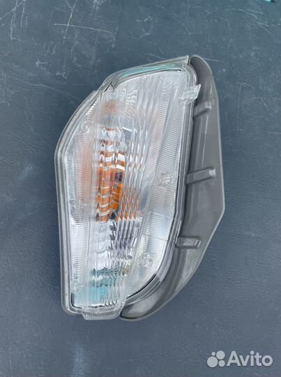 Повторитель бамперный передний Toyota Prius Alpha