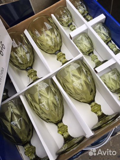 Набор цветных бокалов с рюмками