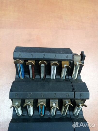 Блок предохранителей подкапотный Mercedes-Benz