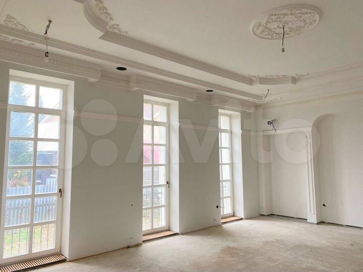 Дом 725 м² на участке 15 сот.