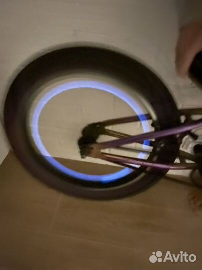 Колпачки на нипель светящиеся в темноте 4 цвета