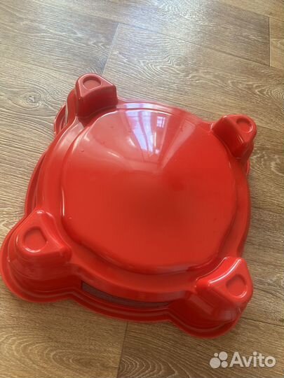 Волчок с пусковым устройством и арена