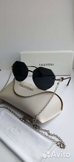 Очки Valentino с цепочкой