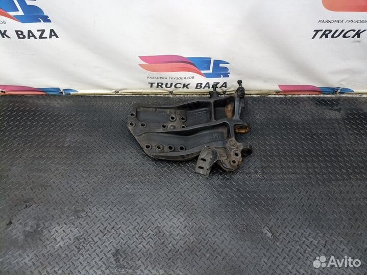 Кронштейн переднего бампера правый Scania 5-series