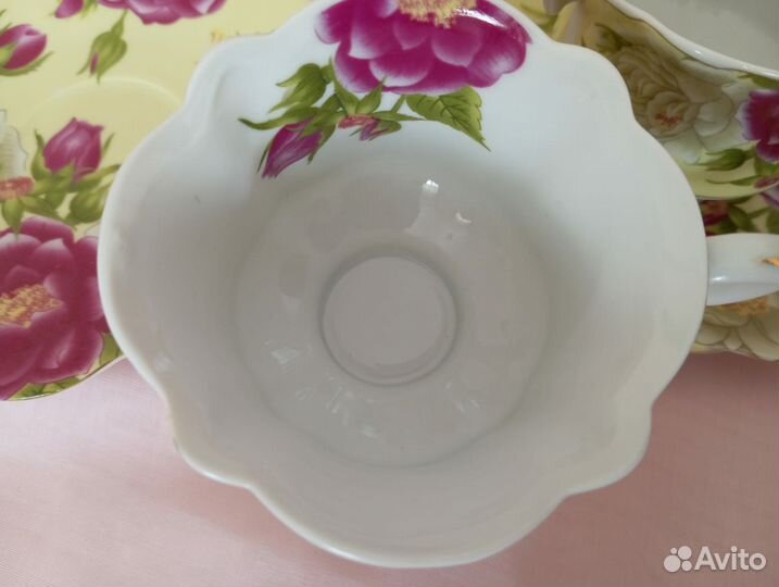 Чайные чашки с блюдцами