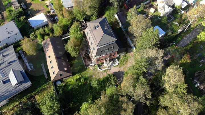 Коттедж 539,7 м² на участке 20,4 сот.