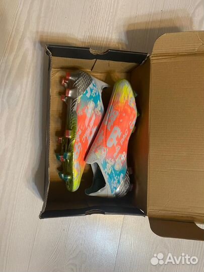 Футбольные бутсы adidas