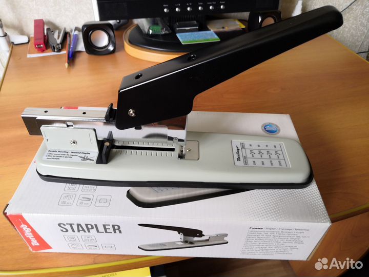 Офисный степлер