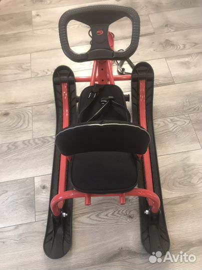 Детский снегокат со спинкой