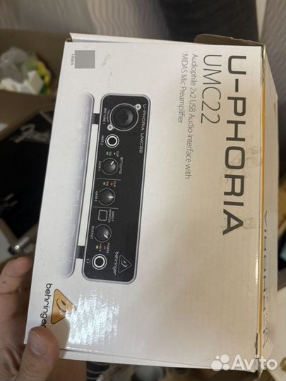 Студийный микрофон behringer