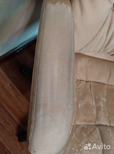 Офисное кожаное кресло