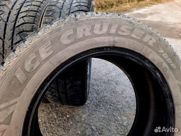 Bridgestone Ice Cruiser 7000 205/60 R16 92T