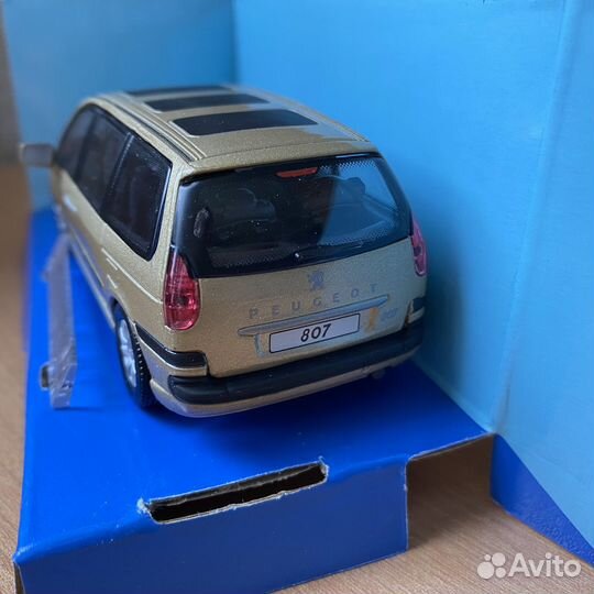 Модель автомобиля Peugeot 807 Cararama 1/43