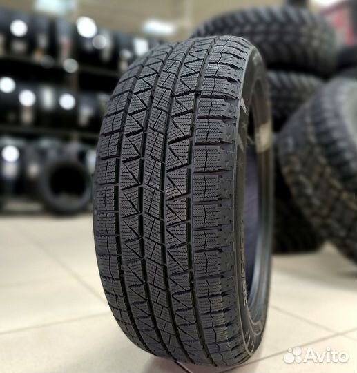 Royal Black Royal Ice 225/45 R17 94S