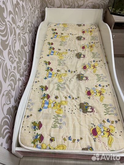 Кровать машина для девочки