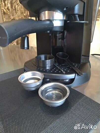 Кофеварка DeLonghi EC 220 CD рожковая