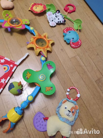 Детский коврик, мобиль и подвесные игрушки пакетом