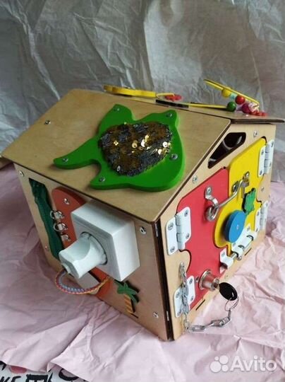 Бизиборд домик