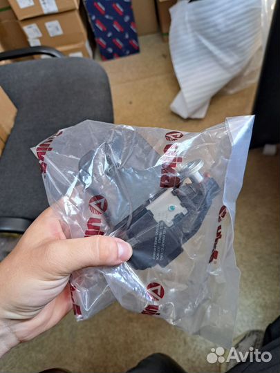 Замок крышки багажника VW Polo