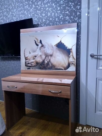 Комплект столик, тумба, зеркало