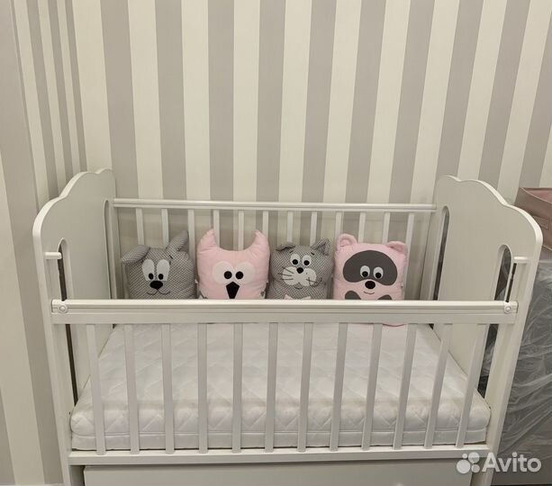 Кроватка, комод, матрас и бортики