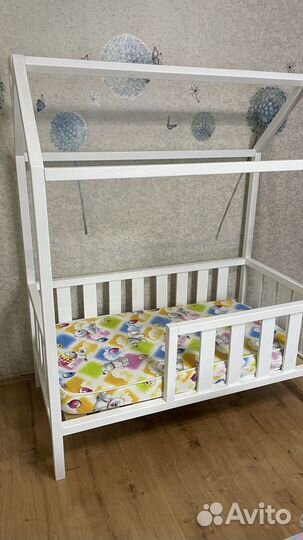 Детская кровать домик